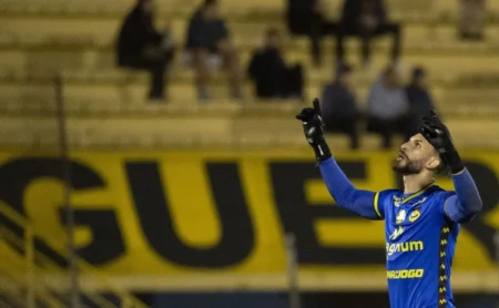 Após estreia no Paulistão, Alex Alves projeta duelo contra o São Paulo e alerta sobre estratégia Após estreia no Paulistão, Alex Alves projeta duelo contra o São Paulo e alerta sobre estratégia