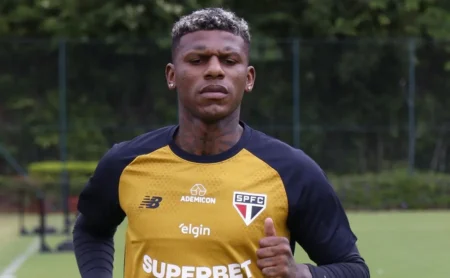 Arboleda se apresenta com atraso, mas São Paulo não deve aplicar multa Arboleda se apresenta com atraso, mas São Paulo não deve aplicar multa