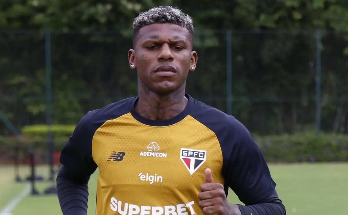 Arboleda se apresenta com atraso, mas São Paulo não deve aplicar multa