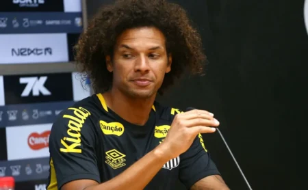 Arão revela detalhes de como Gabigol foi levado ao Santos e previsão no Flamengo