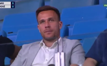 Arthur, atônito, é flagrado em tom de desaprovação no 1º tempo de Grêmio x São José