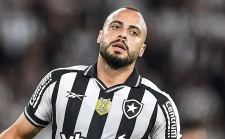 Arthur Cabral recebe oferta para deixar o Botafogo e ir para o Al Wasl, dos Emirados Árabes