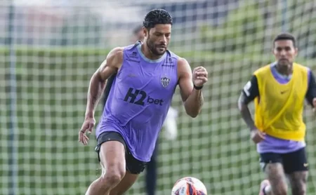 Atitude de Hulk no CT do Atlético-MG indica acerto com o Fluminense Atitude de Hulk no CT do Atlético-MG indica acerto com o Fluminense