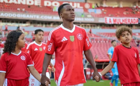 Benjamin Arhin se destaca e pode manter a titularidade no Inter no Gauchão Benjamin Arhin se destaca e pode manter a titularidade no Inter no Gauchão