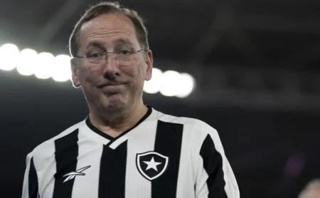 Botafogo anuncia zagueiro Ythallo apesar do transfer ban que impede registros