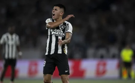 Botafogo busca acordo com a MLS para liberar Almada e encerrar o banho de transferências