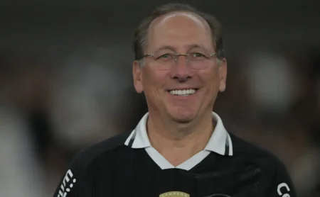 Botafogo desiste de Júlio Romão, volante do Ferencváros Botafogo desiste de Júlio Romão, volante do Ferencváros