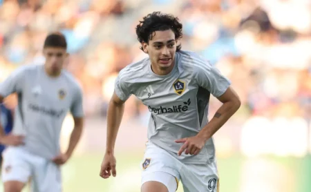 Botafogo estende empréstimo de Matheus Nascimento ao LA Galaxy até 2026 Botafogo estende empréstimo de Matheus Nascimento ao LA Galaxy até 2026