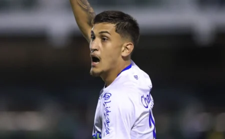 Botafogo mira zagueiro Felipe Silva, do Porto B