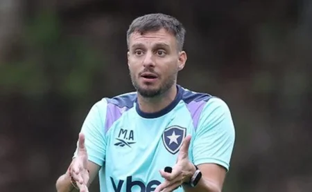 Botafogo pode não contar com reforços do Cruz Azul por limite de estrangeiros Botafogo pode não contar com reforços do Cruz Azul por limite de estrangeiros