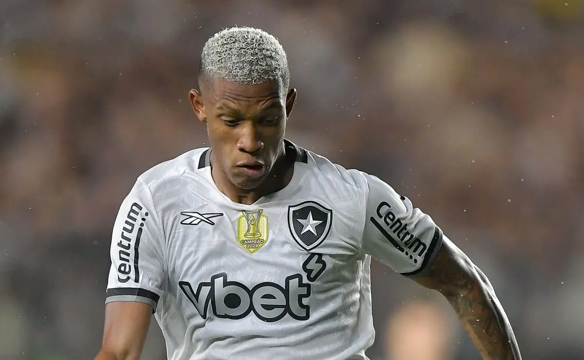 Botafogo se reúne com Danilo após especulações com o Flamengo Botafogo se reúne com Danilo após especulações com o Flamengo