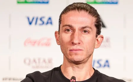 Boto e Filipe Luís visitam Andrew, mas Flamengo pode perder goleiro para o Botafogo Boto e Filipe Luís visitam Andrew, mas Flamengo pode perder goleiro para o Botafogo