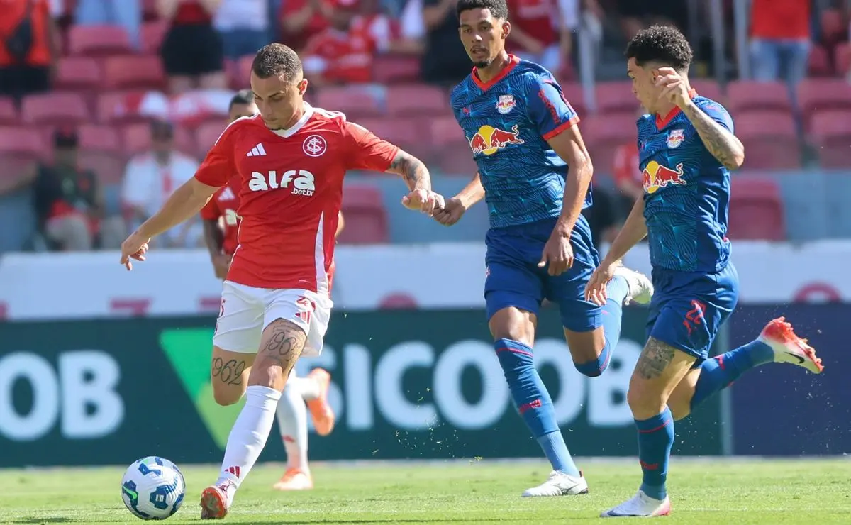 Bruno Gomes: Pezzolano avalia uso no meio-campo enquanto Internacional busca reforços Bruno Gomes: Pezzolano avalia uso no meio-campo enquanto Internacional busca reforços