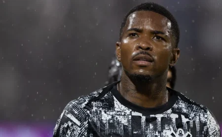 Cacá, ex-Corinthians, tem retorno ao Athletico-PR descartado.