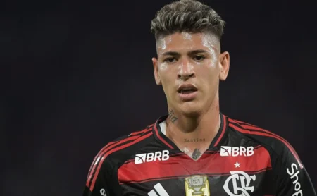 Carrascal, herói do Flamengo, marca gol da vitória sobre o Vasco no Maracanã Carrascal, herói do Flamengo, marca gol da vitória sobre o Vasco no Maracanã