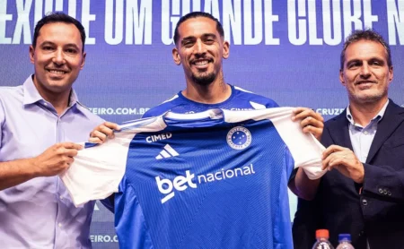 Chico Costa elogia Tite e oferece ajuda ao Cruzeiro: “Entendo minhas funções” Chico Costa elogia Tite e oferece ajuda ao Cruzeiro: “Entendo minhas funções”