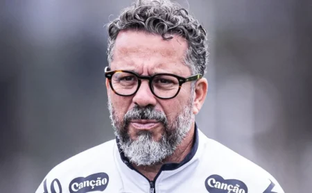 Cléber Xavier, ex-treinador do Santos, retorna como auxiliar técnico na seleção venezuelana