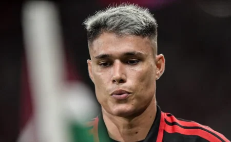 Clubes mexicanos buscam Luiz Araújo, e Flamengo pode perder atacante