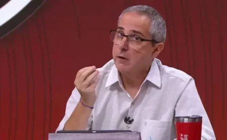 Comentarista da SporTV alerta Flamengo sobre risco de rebaixamento no Estadual Comentarista da SporTV alerta Flamengo sobre risco de rebaixamento no Estadual