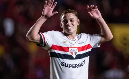 Confusão entre Matheus Bidu e Maik marca clássico Corinthians x São Paulo