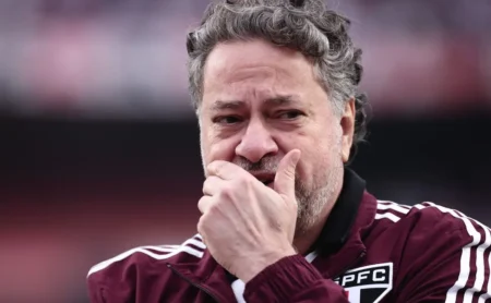 Conselho Fiscal do São Paulo solicita faturas de cartão de Casares e intensifica investigação após renúncia Conselho Fiscal do São Paulo solicita faturas de cartão de Casares e intensifica investigação após renúncia