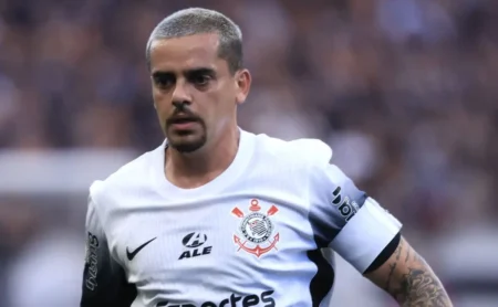 Corinthians cria obstáculo para Fagner no Cruzeiro com exigência de renúncia a R$ 10,4 milhões