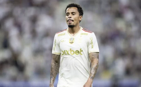 Corinthians tenta fechar com Allan em negociação entre Flamengo e São Paulo