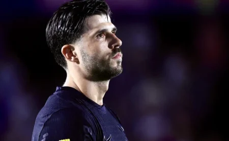 Corinthians busca alternativas para Héctor Hernández e Alex Santana, inspirando-se no caso Félix Torres