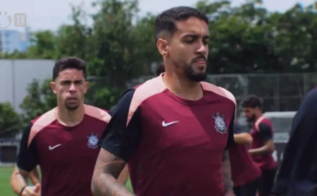 Corinthians define parcelamento com Matheus Pereira e libera meia para o clássico contra o São Paulo.