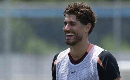 Corinthians recebe proposta de intermediários do Fluminense por Pedro Raul