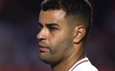 Corinthians define prazo final para Alisson e busca conclusão na negociação nesta semana