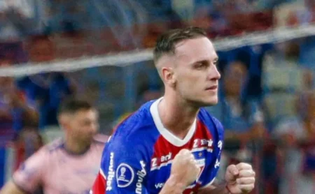 Corinthians descarta Pochettino e foca em reforços para ataque, lateral e meio-campo.