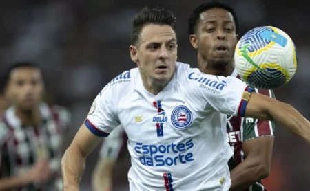 Corinthians demonstra interesse em Santiago Arias, ex-Bahia, com movimentações de Marcelo Paz