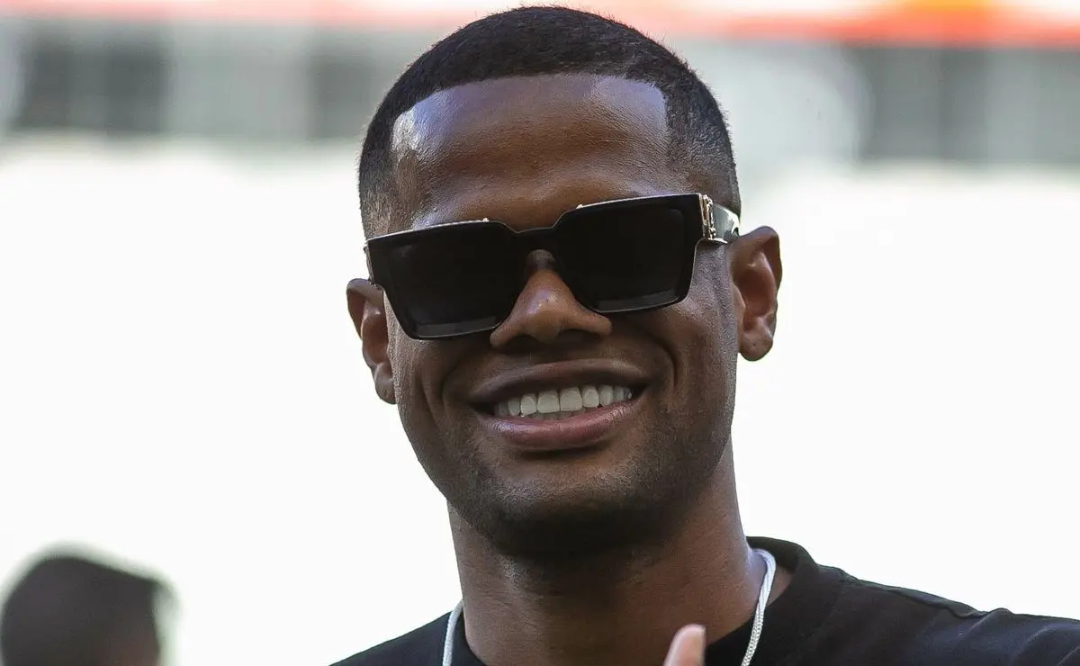 Corinthians oferece R$ 1,5 milhão por Júnior Santos e negocia parcelamento com Atlético-MG Corinthians oferece R$ 1,5 milhão por Júnior Santos e negocia parcelamento com Atlético-MG