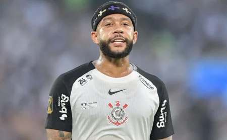 Corinthians e Memphis Depay: Dívida gera incerteza, avalia Craque Neto: “Como fica o ambiente?”