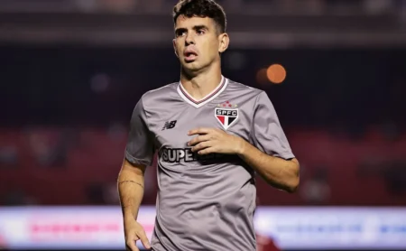 Crespo pede substituto para Oscar e mais 4 reforços após atuação do São Paulo