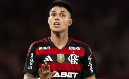 Cruzeiro condiciona ida de Kaio Jorge ao Flamengo à inclusão de Luiz Araújo na negociação.