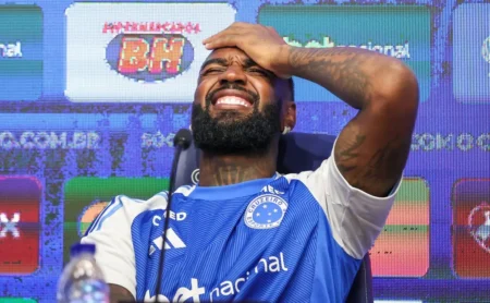 Cruzeiro se junta à disputa e oferecerá apoio jurídico a Gerson em processo. Cruzeiro se junta à disputa e oferecerá apoio jurídico a Gerson em processo.