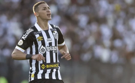 Deivid Washington, ex-atacante do Santos, desperta interesse do Bahia para retorno à Série A