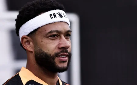 Depay age com cautela diante de Flamengo; Corinthians busca preparo para a Supercopa Rei Depay age com cautela diante de Flamengo; Corinthians busca preparo para a Supercopa Rei