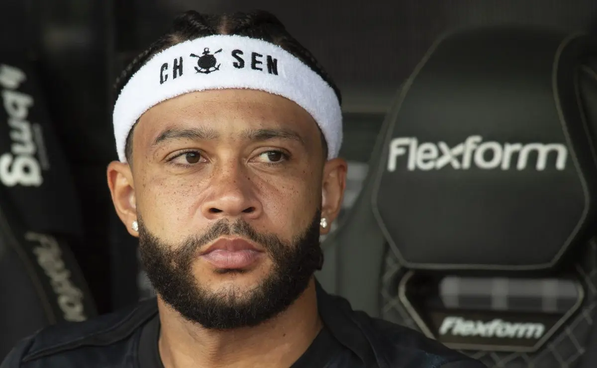Depay renova com o Corinthians e terá reunião com Marcelo Paz Depay renova com o Corinthians e terá reunião com Marcelo Paz
