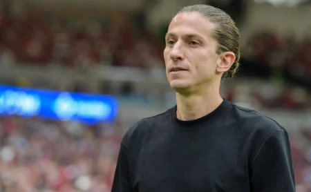 Desfalques no Flamengo: Filipe Luís não terá Danilo, Saúl e Ayrton Lucas contra o São Paulo Desfalques no Flamengo: Filipe Luís não terá Danilo, Saúl e Ayrton Lucas contra o São Paulo