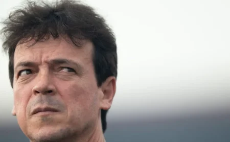 Diniz recebe lista com 5 nomes, e Maxime Domínguez se destaca no Vasco