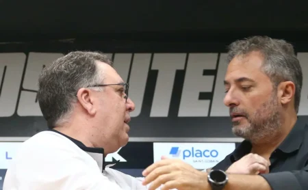Diretoria do Santos protege Vojvoda, pressiona Mattos e aponta culpado pela crise no clube