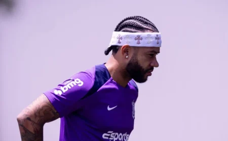 Dores em transição física: retorno de Memphis ao Corinthians se torna incerto.