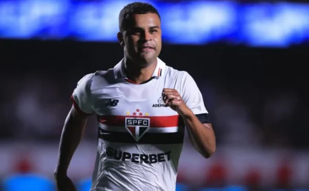 Dorival Júnior detalha negociações entre São Paulo e Corinthians por Alisson: “Houve diálogo” Dorival Júnior detalha negociações entre São Paulo e Corinthians por Alisson: “Houve diálogo”