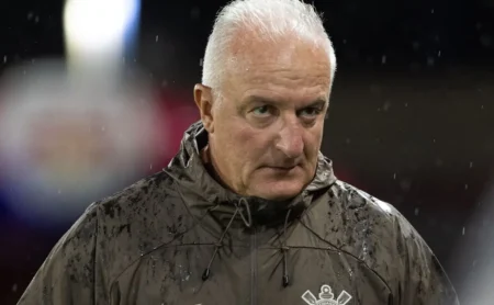 Dorival Júnior celebra vitória e aponta desafios com elenco limitado do Corinthians