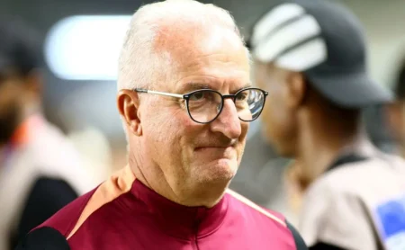 Dorival Jr. impõe desafio tático a Vojvoda, mas Corinthians e Santos empatam Dorival Jr. impõe desafio tático a Vojvoda, mas Corinthians e Santos empatam