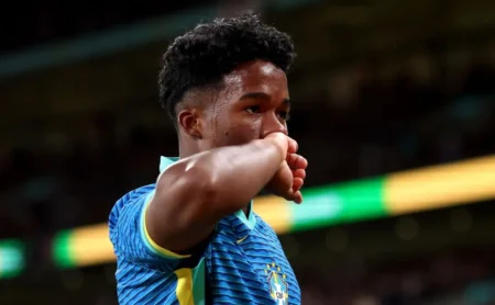 Endrick é alertado sobre cores a evitar em sua chegada à França