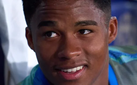 Endrick atinge hat-trick em dois jogos no Francês e supera feitos de astros